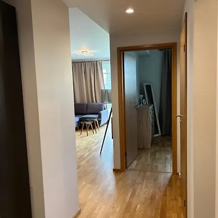 Moisavahe Street With Parking