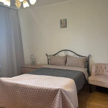 Moisavahe Street With Parking