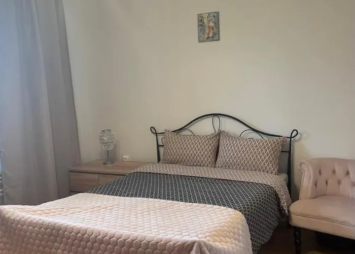 Moisavahe Street With Parking